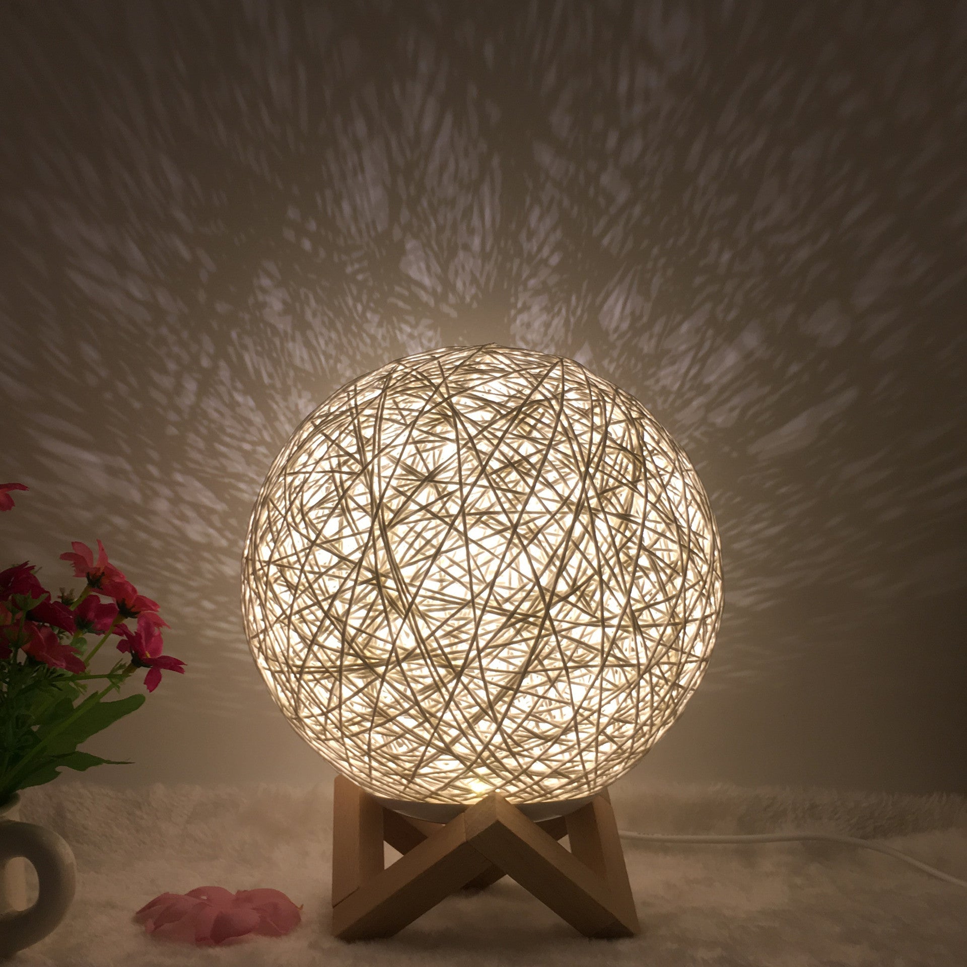 Lámpara de Mesa de Lino Creativa de Amazon, Novedosa y Única, LED Inteligente USB, 7 Colores RGB, 16 Colores, Control Remoto, Lámpara de Bola de Ratán