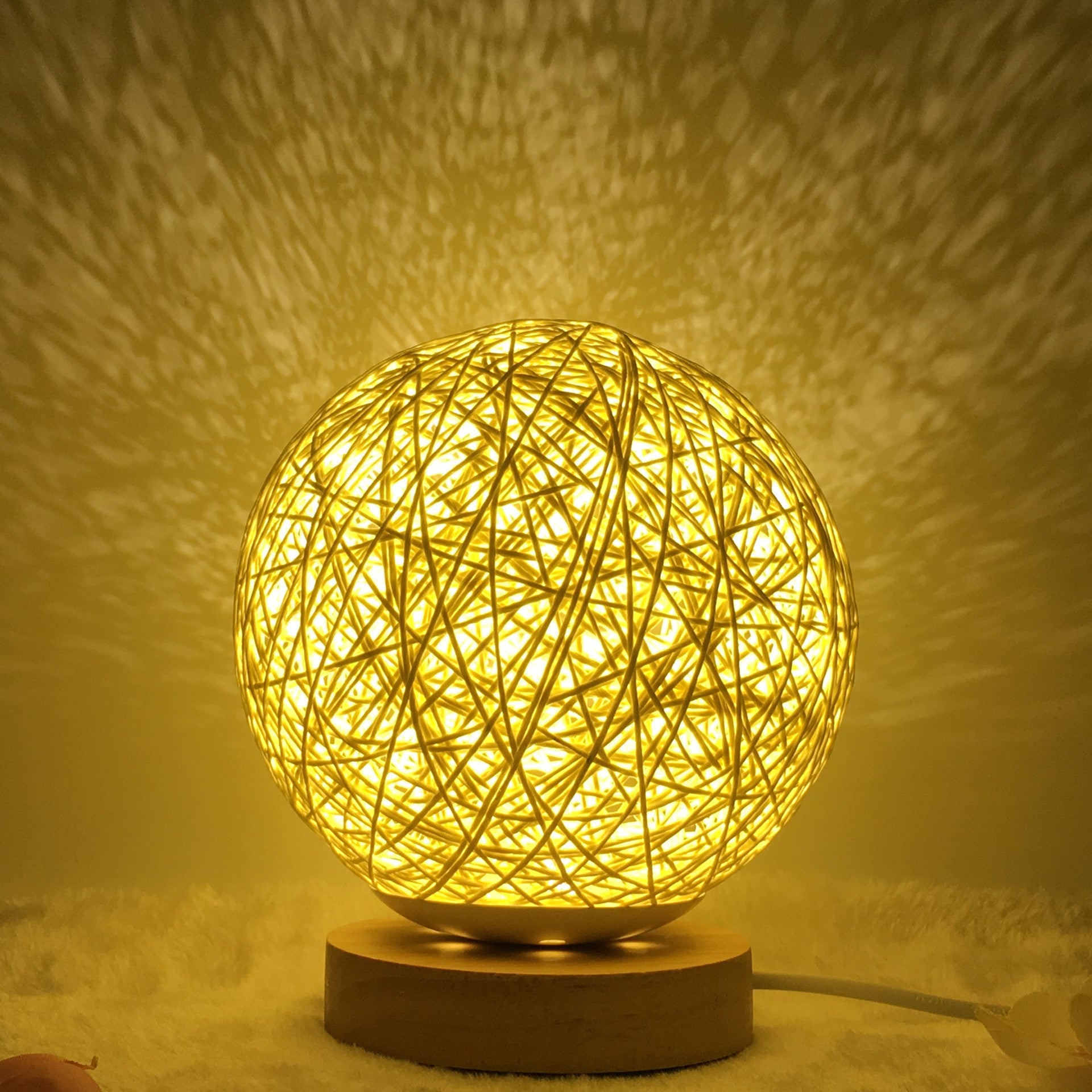 Lámpara de Mesa de Lino Creativa de Amazon, Novedosa y Única, LED Inteligente USB, 7 Colores RGB, 16 Colores, Control Remoto, Lámpara de Bola de Ratán