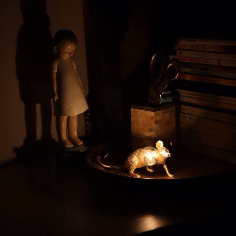 Lámpara de mesa creativa nórdica de resina con forma de ratón, luces nocturnas LED de escritorio, lámparas de escritorio pequeñas y mini con forma de rata