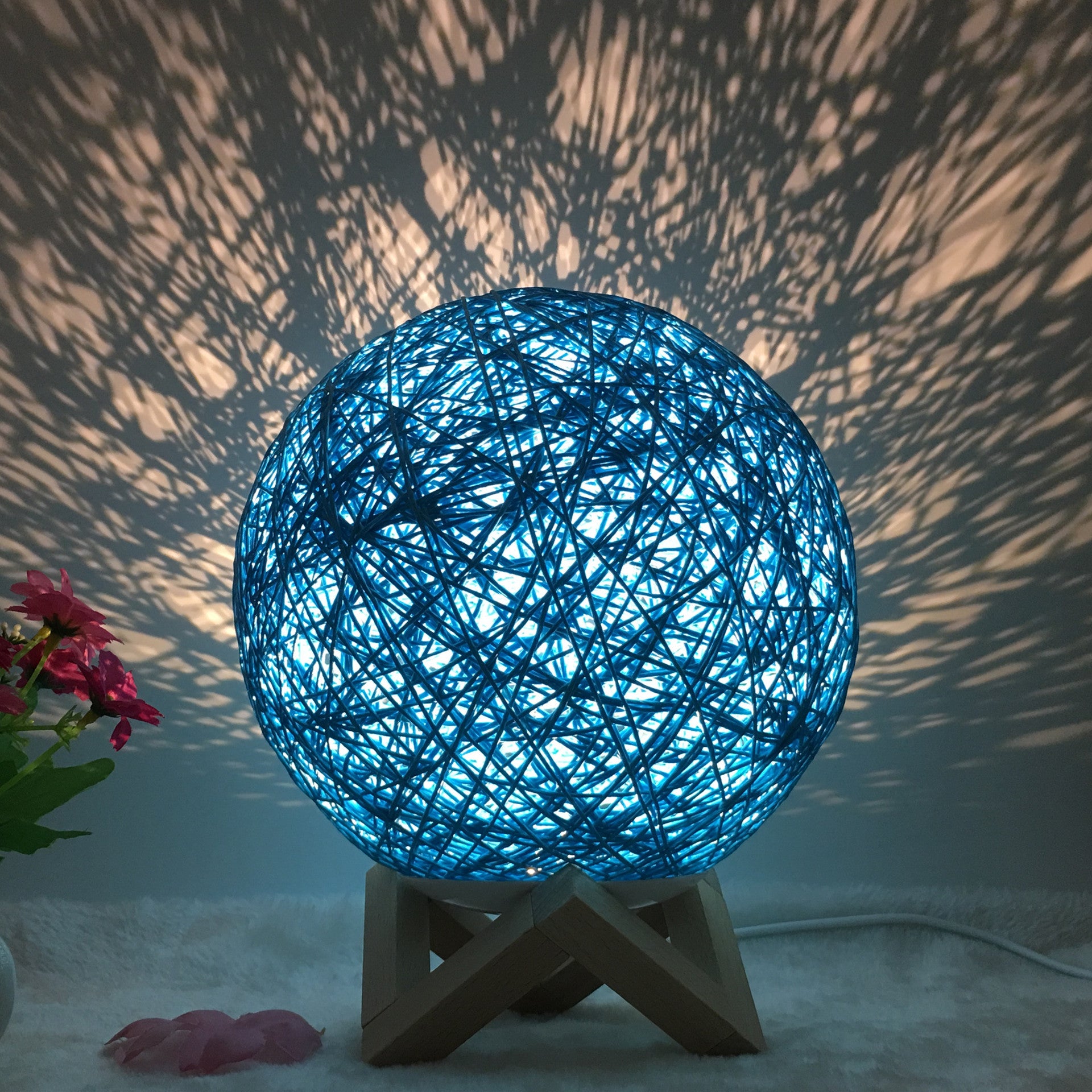 Lámpara de Mesa de Lino Creativa de Amazon, Novedosa y Única, LED Inteligente USB, 7 Colores RGB, 16 Colores, Control Remoto, Lámpara de Bola de Ratán
