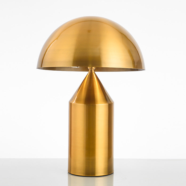 Lámpara de escritorio de hardware semicircular tipo seta, estilo posmoderno, creativa, sencilla, para habitación modelo, hotel, dormitorio, mesita de noche