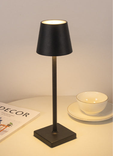 Lámpara de mesa LED de aluminio con carga