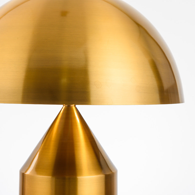 Lámpara de escritorio de hardware semicircular tipo seta, estilo posmoderno, creativa, sencilla, para habitación modelo, hotel, dormitorio, mesita de noche