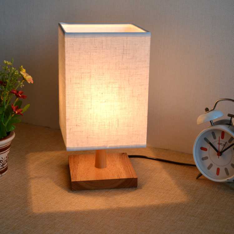 Lámpara de mesa creativa de madera maciza para mesilla de noche, pequeña lámpara de noche.