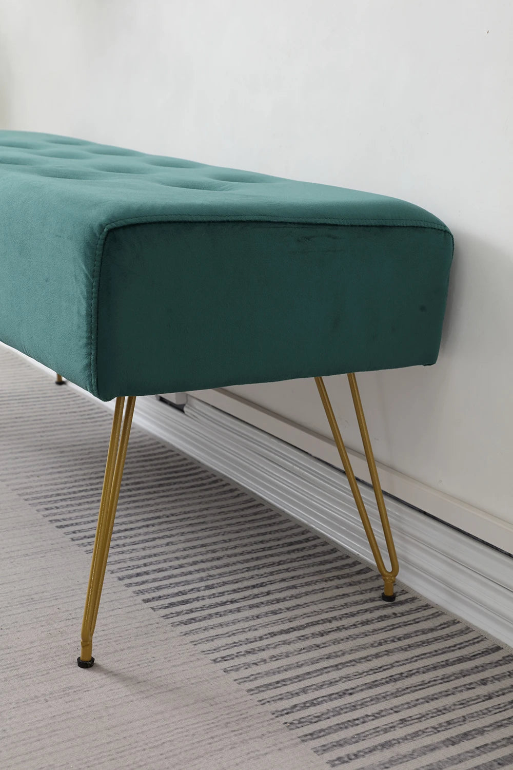 Moderno banco de entrada de terciopelo capitoné - Banco largo tapizado para zapatos con patas de metal dorado para pasillo, dormitorio, pie de cama