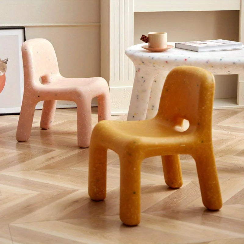 Silla de Plástico Estilo Nórdico de Alta Calidad - Banco Compacto para Exterior con Respaldo, Perfecto para la Decoración de Patios y Jardines