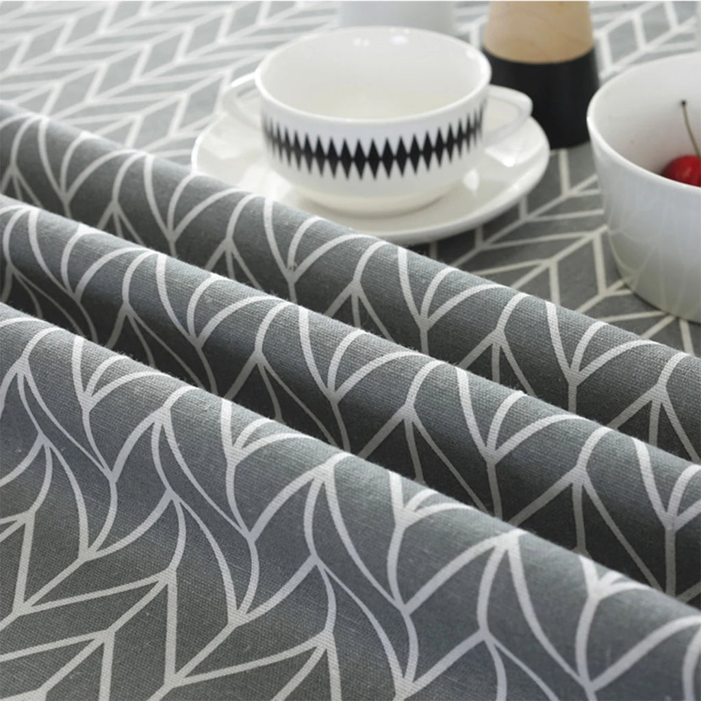 Round Tablecloth Washable Table Cloth Decorative Table Cover Indoor and Outdoor Holiday Home Christmas Party Picnic Dining Room