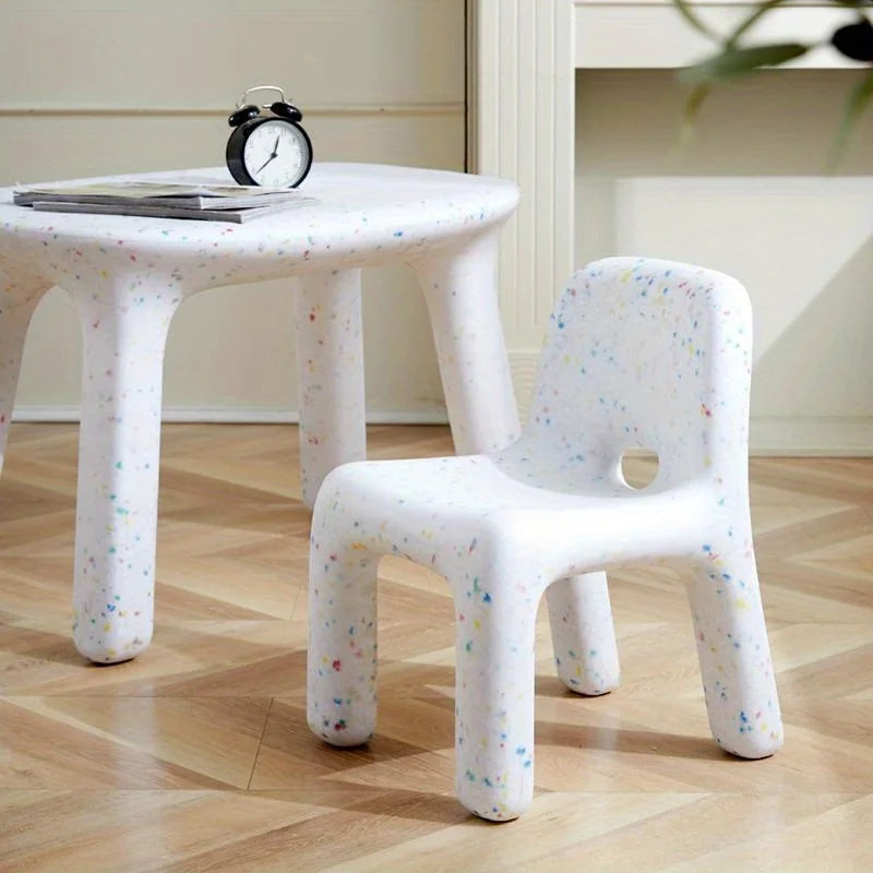 Silla de Plástico Estilo Nórdico de Alta Calidad - Banco Compacto para Exterior con Respaldo, Perfecto para la Decoración de Patios y Jardines