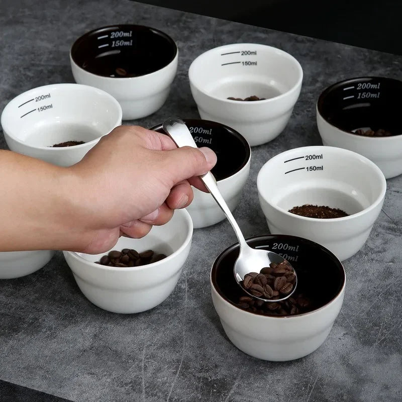 Tazón de café de cerámica de 200 ml con escala Tazón de medición engrosado Taza de cata en U con cuchara Taza medidora de espresso Accesorios de café