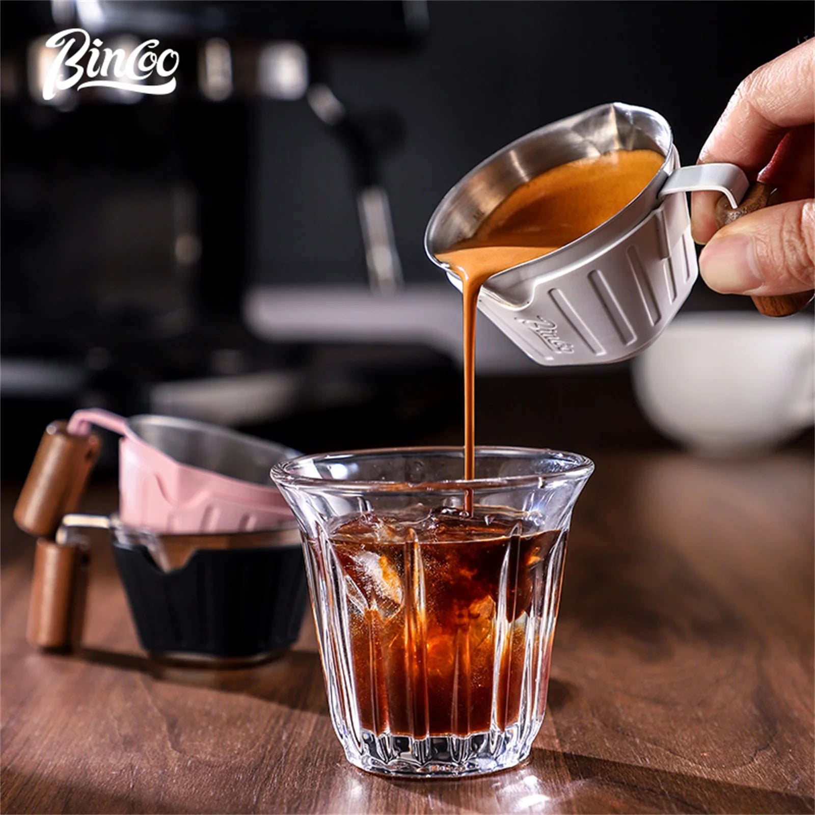 Vaso medidor de espresso profesional Bincoo, 90 ml, doble boquilla con mango de madera y escalas en ml/oz para control a nivel barista