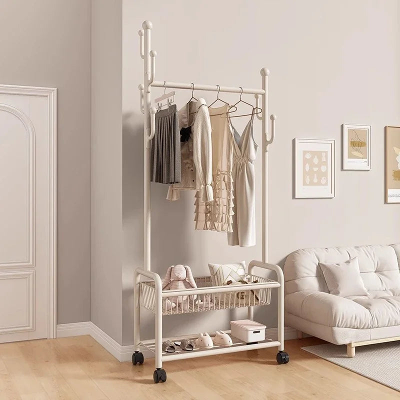 Perchero de pie metálico color crema con ruedas para ropa, sombreros, bolsos, organizador para dormitorio, entrada, pasillo, muebles para el hogar