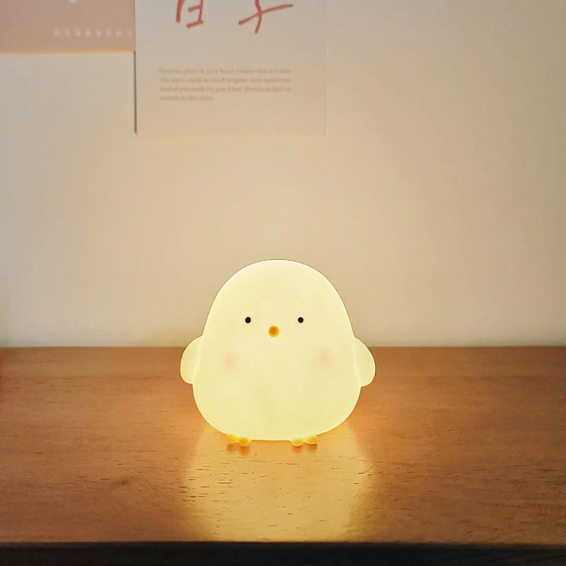 Luz de noche de silicona LED para mesita de noche, ABS, pequeña lámpara de escritorio con forma de pollo, bonita para habitaciones infantiles, dormitorios, con pila de botón, lámparas de noche decorativas