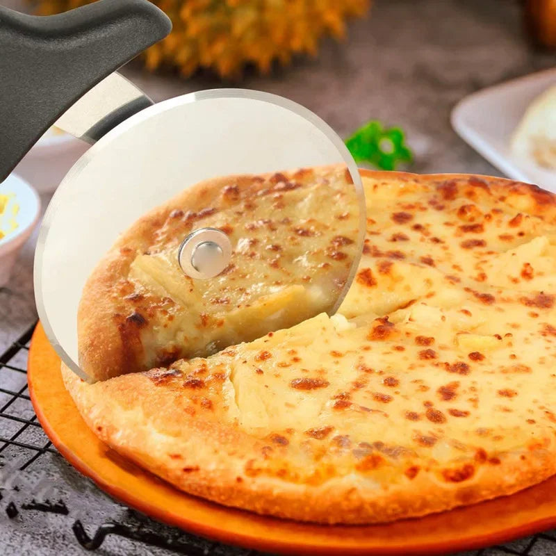 Accesorios de cocina de cortador de pizza nuevos, cortador de masa de acero inoxidable, cuchillo de pizza, cortador de galletas, rueda de rodillo para pastel, corte con tijera