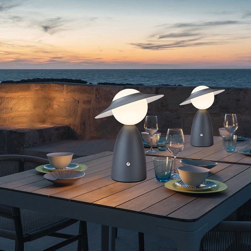 Lámpara de Mesa USB Metálica con Carga Creativa Europea