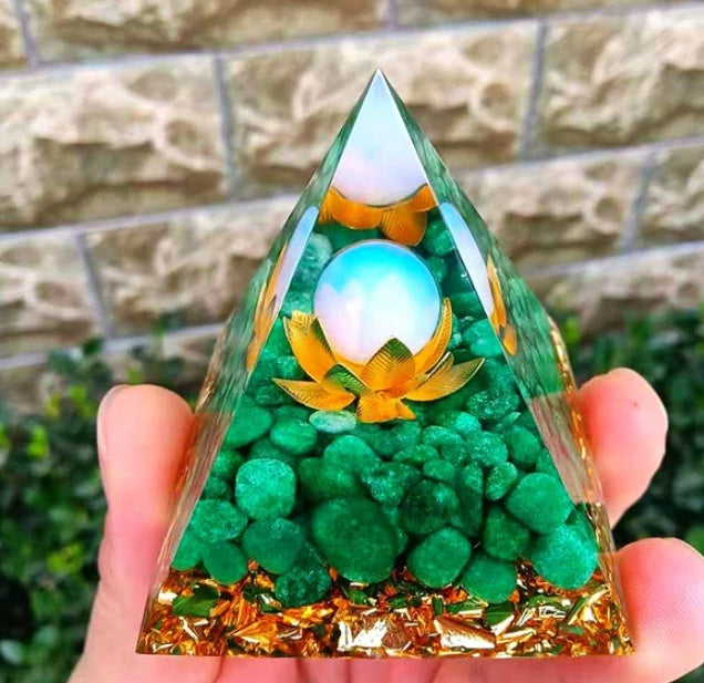 Torre de Energía de Grava de Cristal Natural con Decoración de Pirámide