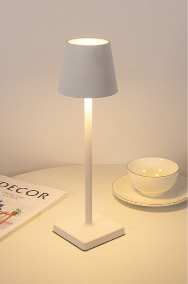 Lámpara de mesa LED de aluminio con carga
