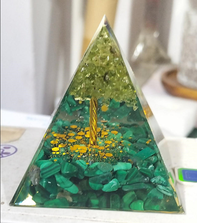 Torre de Energía de Grava de Cristal Natural con Decoración de Pirámide