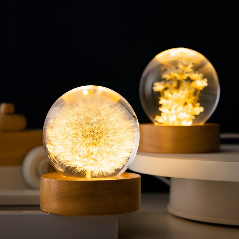 Bola de cristal de diente de león 3D luminosa con base de madera de haya, esfera de flores preservadas, adornos de escritorio, regalos de cumpleaños y Navidad