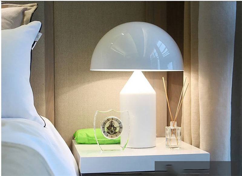 Lámpara de escritorio de hardware semicircular tipo seta, estilo posmoderno, creativa, sencilla, para habitación modelo, hotel, dormitorio, mesita de noche