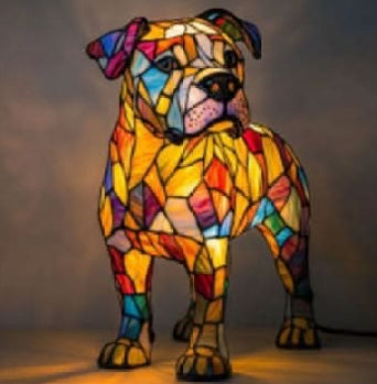Lámpara decorativa de perro extraño y colorido de resina
